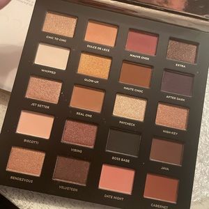 NWT: ICONIC Booming & Gleaming  Eye Shadow Pallet